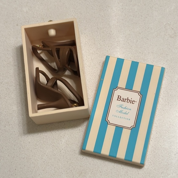 Barbie Fashion Pup Ornament Set by Hallmark 2006 - Picture 6 of 14